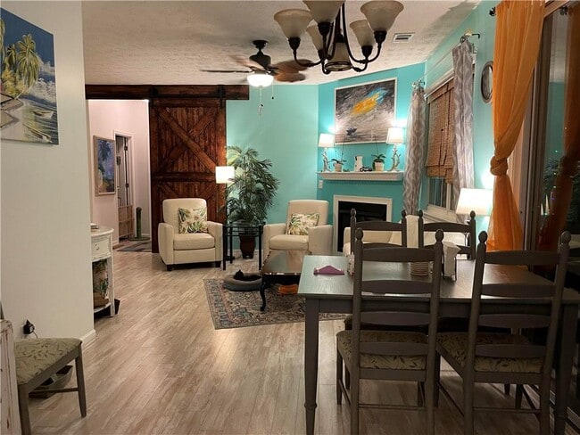 Photo - 968 Windcroft Cir NW