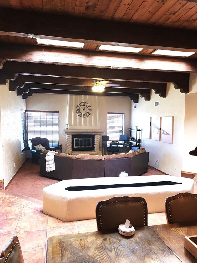 Photo - BEAUTIFUL HOME IN A PRIME LOCATION | Showings Coming soon!