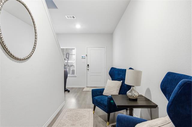 Photo - 807 Cormorant St