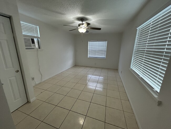 Photo - "Charming 3-Bedroom Home in St. Petersburg with Spacious 1,199 Sq Ft Layout!"