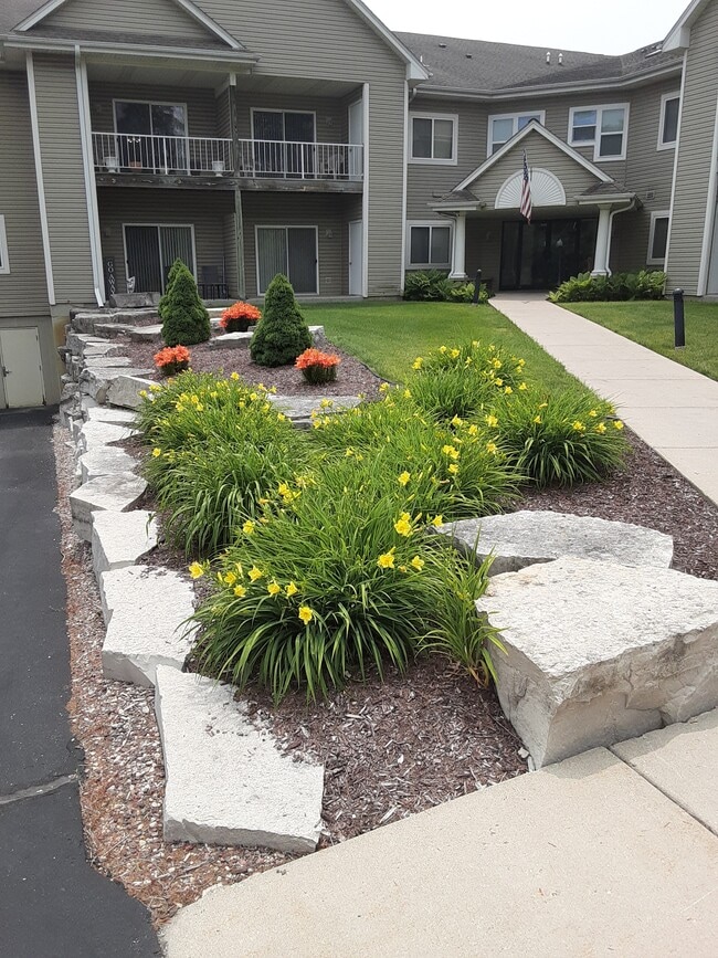 Beautiful grounds - Trillium Terrace Apartments