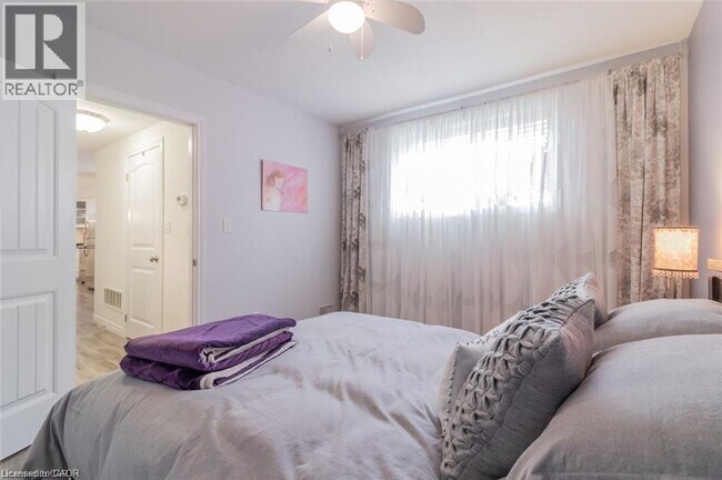 Photo - 933 Glasgow St