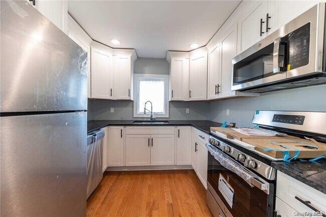 Photo - 237 W Market St Unidad lower