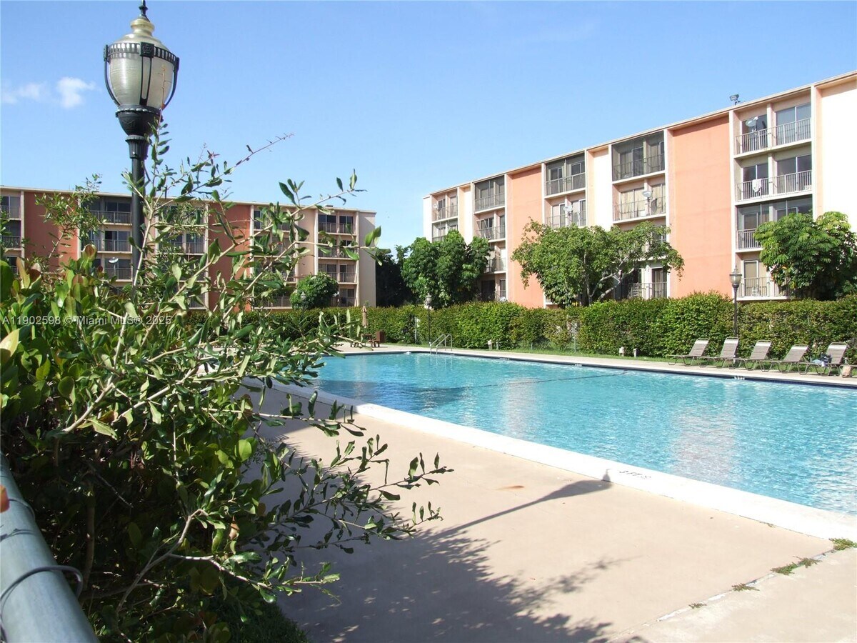 Photo - 8750 N Sherman Cir Unidad 506