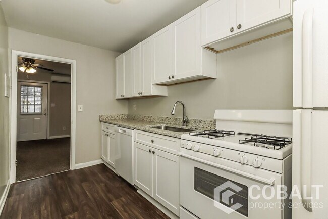 Building Photo - 1992 Woodland Hills Ave NW Unit 2