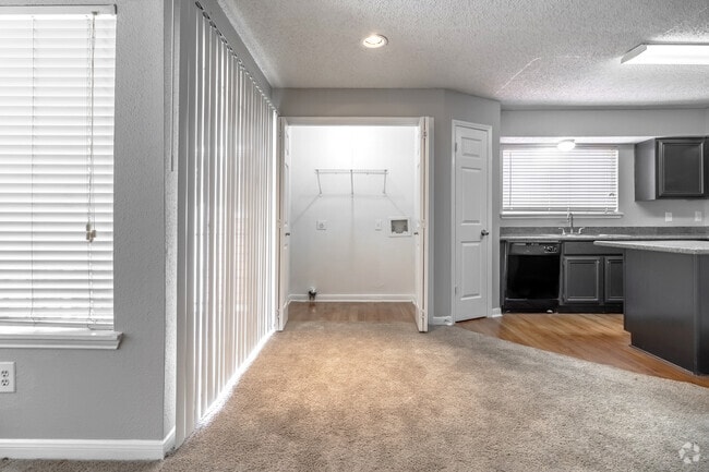 1BR, 1BA - 803SF - Dining Room