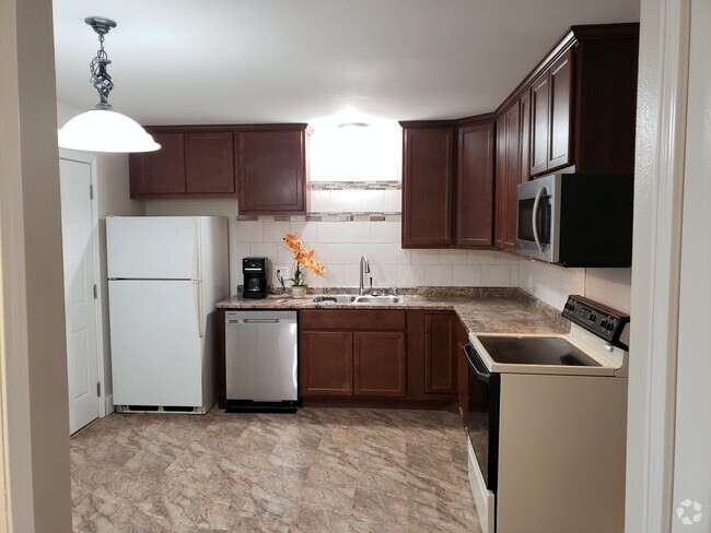 Building Photo - 5825 Balsam Rd Unit 2 Rental