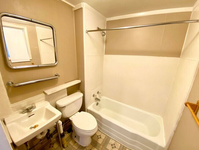Photo - Charming 2BD/2BA Townhome in Butcher's Hill, Baltimore, MD!