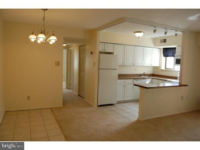 Photo - 1015 Valley Dr