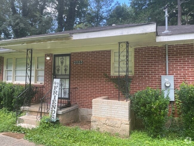 Building Photo - Great Location! Rental