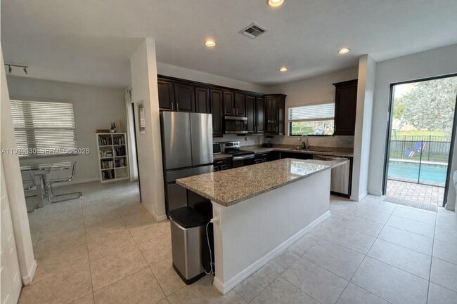 Photo - 909 NE 193rd Terrace