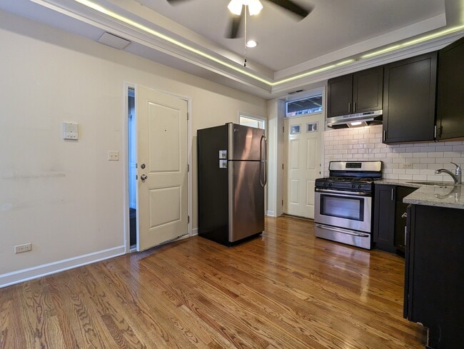Photo - 850 W Cornelia Ave Unit 853-3S