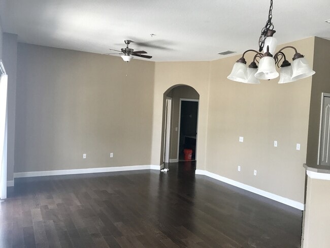 Photo - 2 Bed / 2 Bath Condo with 1-Car Garage in ...