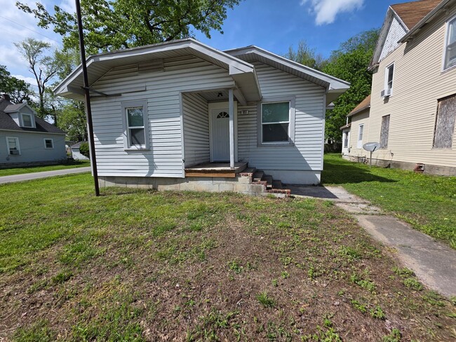 Photo - 1051 W Hamilton St House