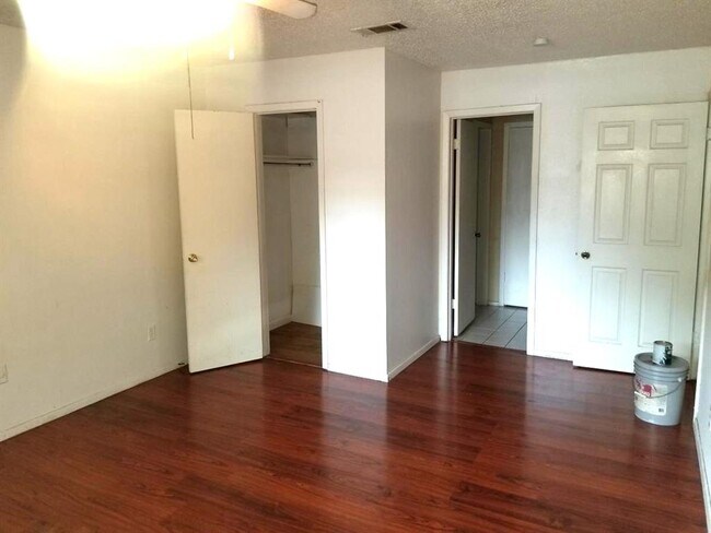 Photo - 1907 West Loop Unit A