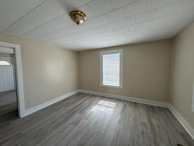 Photo - 118 N Fowler Ave