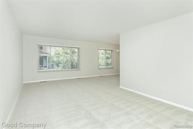 Photo - 946 N Adams Rd Unit 1