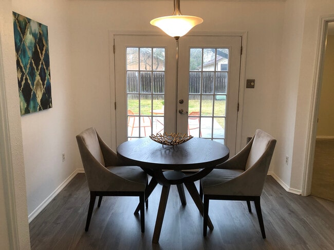 Photo - 1402 Byers Ln