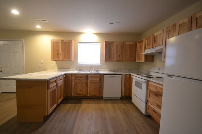 Photo - Spacious 3 Bed, 1.5 Bath Fourplex Unit in Buffalo, MO Unit 512 N Poplar