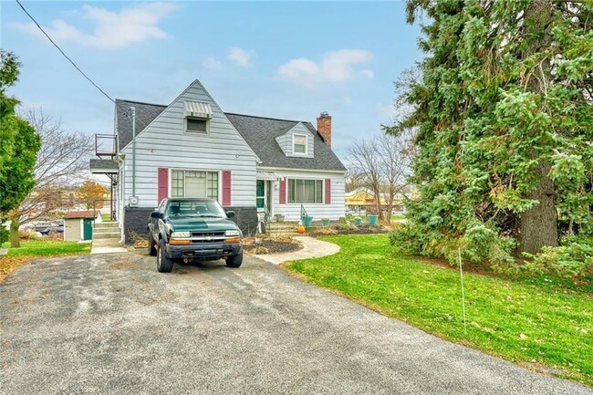 Building Photo - 1070 Gravel Rd Unit 3