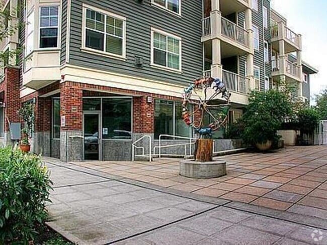 Building Photo - 2901 NE Blakeley St Unit Apt #131