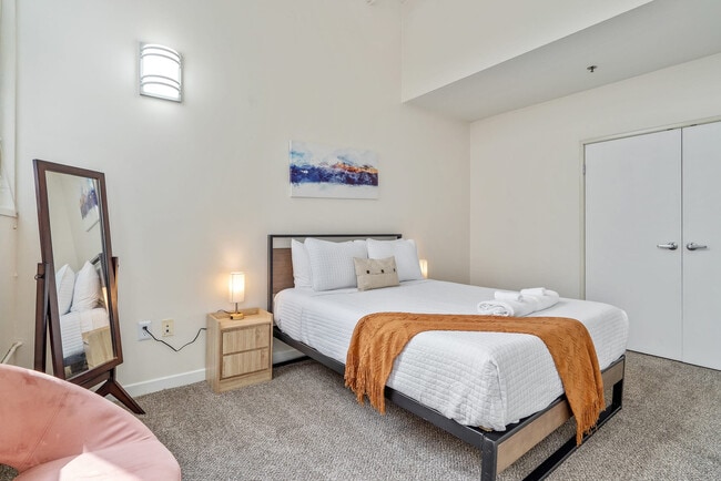 Photo - 125 W Market St Unit ID1035273P