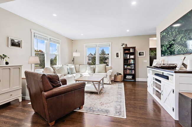 Photo - 639 Cumnor Ave