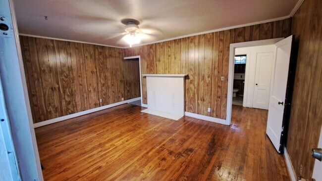 Photo - 901 State Rd S-38-225