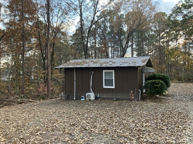 Building Photo - 495 Annie Lee Rd