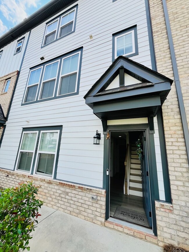 Photo - Beautiful 4BR Townhouse in Ballantyne