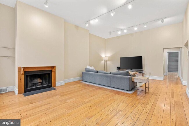 Photo - 914 Spruce St Unit 9