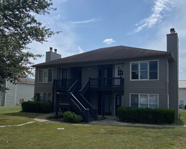 Building Photo - Available For Immediate Move-In! Unit C Rental