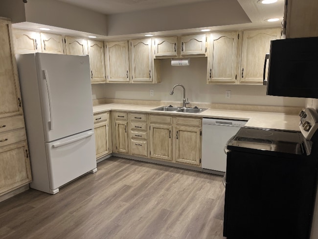 Photo - 832 Hamilton St