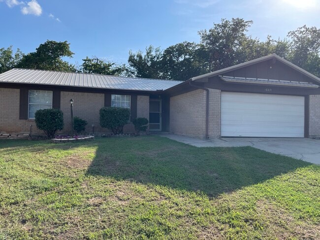 Photo - 1604 White Oak Ct House