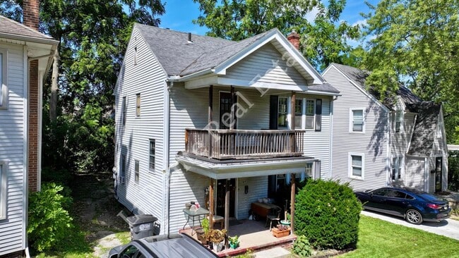 Building Photo - 2019 Kensington Rd Unit Upper