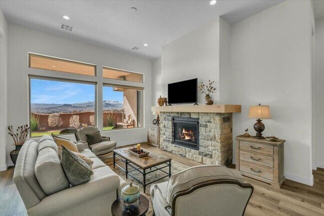 Photo - Beautiful home in Entrada!