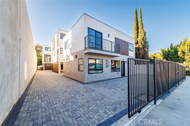 Building Photo - 1857 Crenshaw Blvd