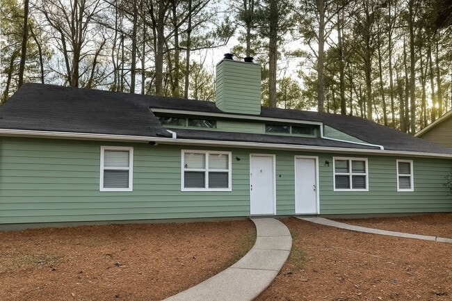 Building Photo - 4101 Hawthorne Cir Unit 2