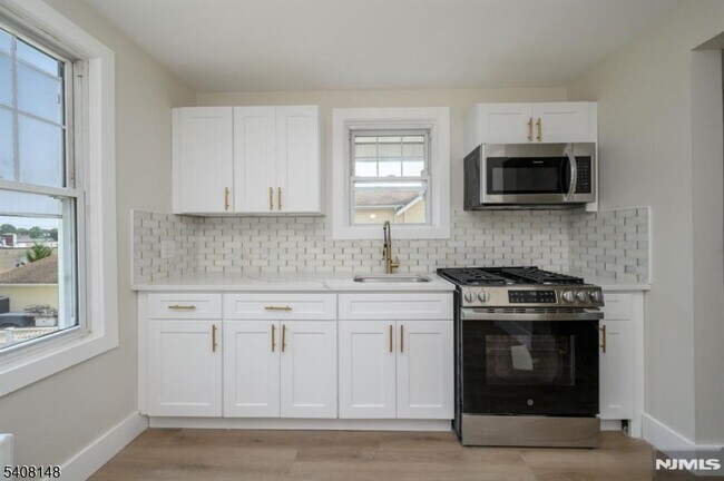 Photo - 35 Amsterdam Ave