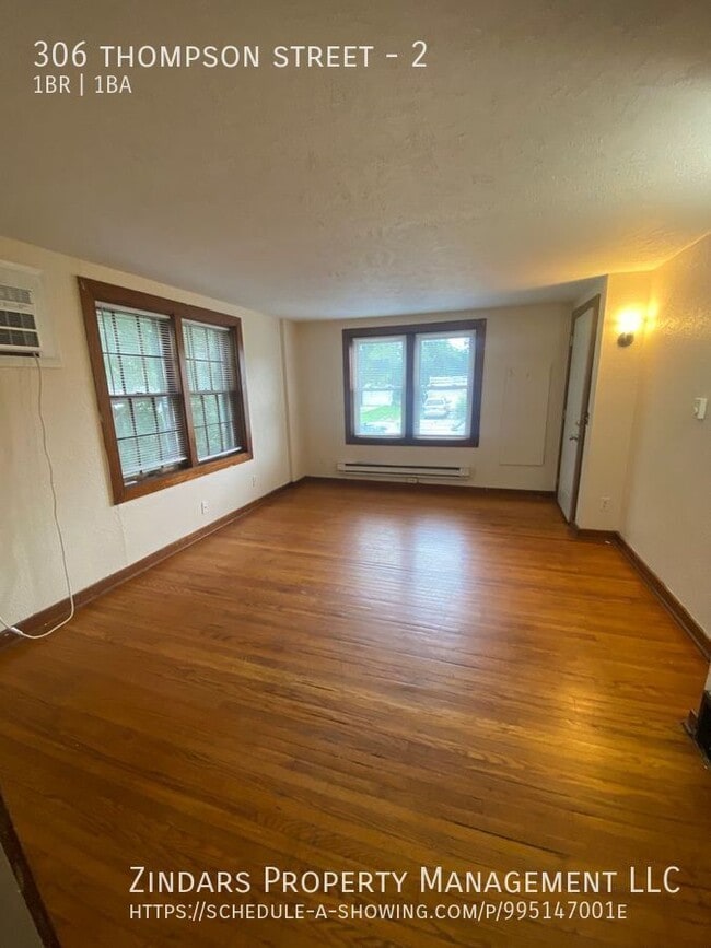 Building Photo - 306 Thompson St Unit 2