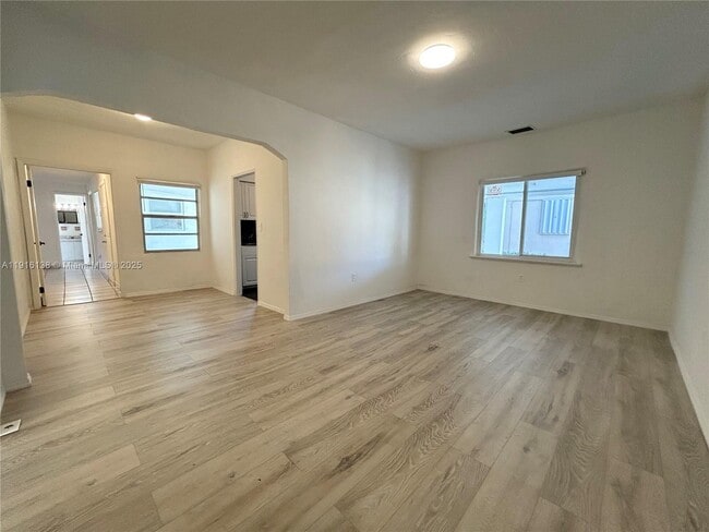 Photo - 48 NW 39th St