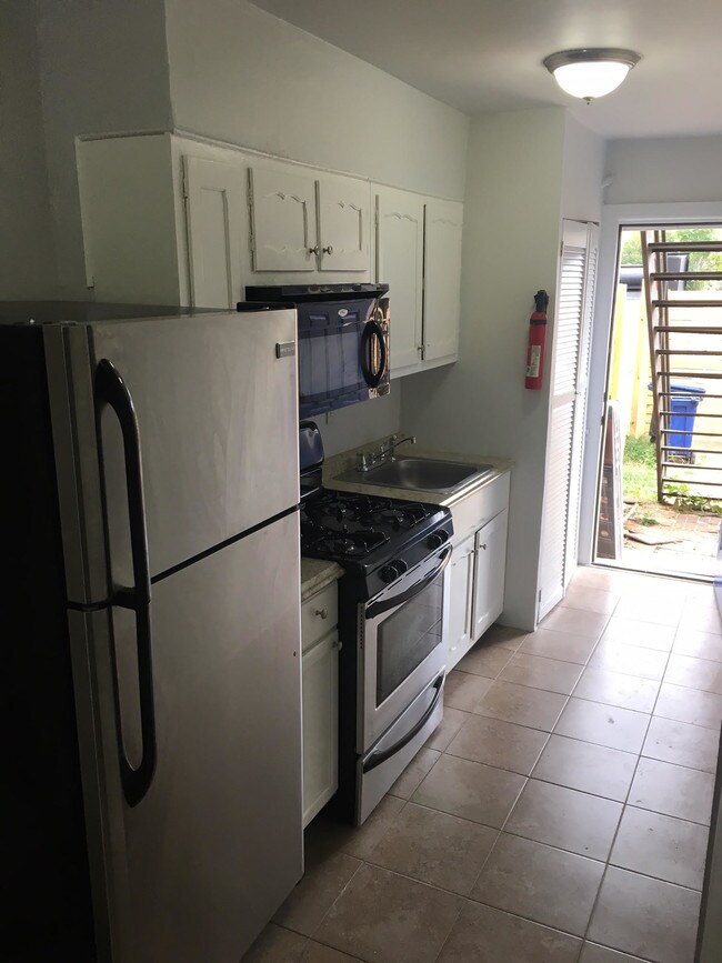 Photo - 1441 Holbrook St NE Unit 1