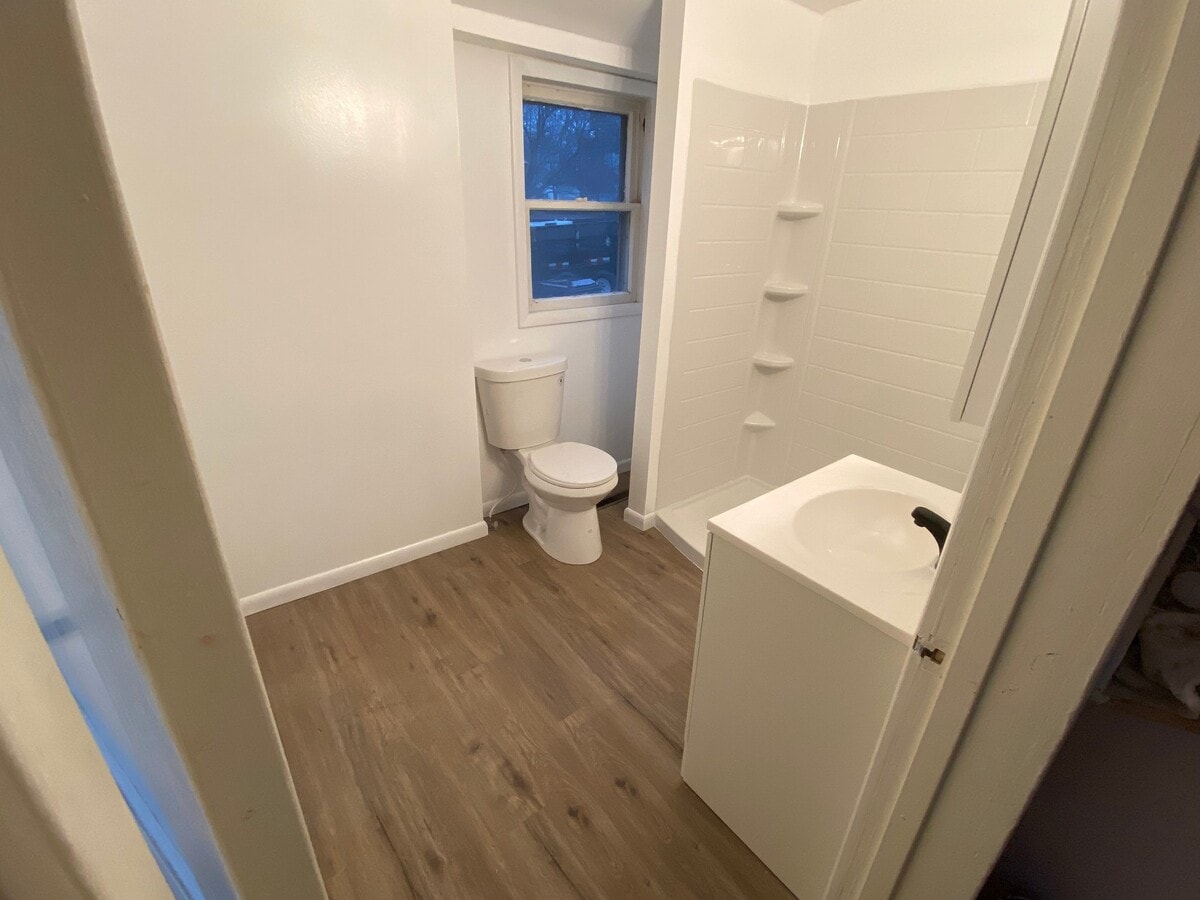 Photo - 202 W 9th St