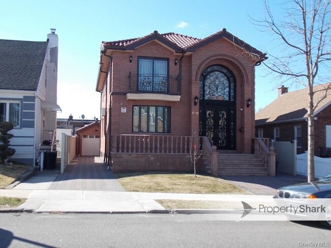 Building Photo - 57-12 157th St Unit First floor Rear.