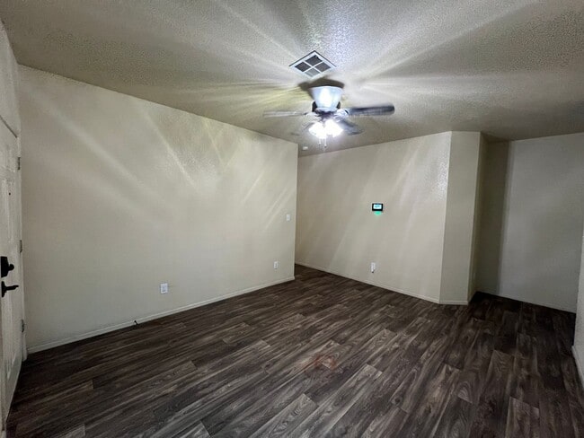 Photo - 4 BEDROOM HOME!