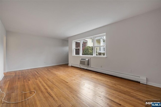 Photo - 121 Regency