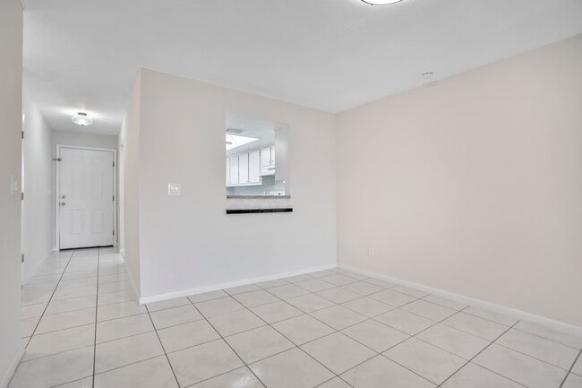 Photo - 203 SE 15th Pl Unidad # 214