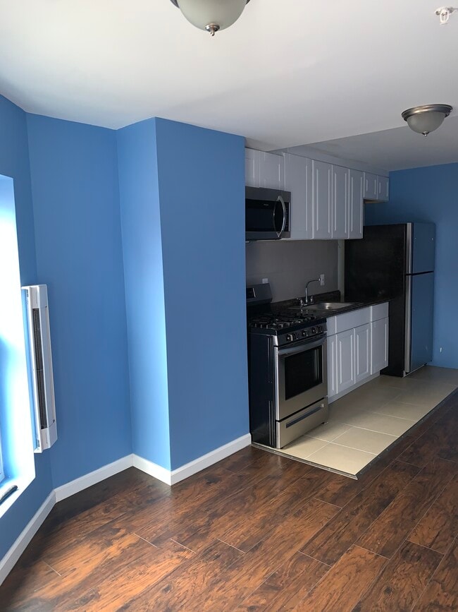 Building Photo - 202 W Read St Unit 2nd floor Rental