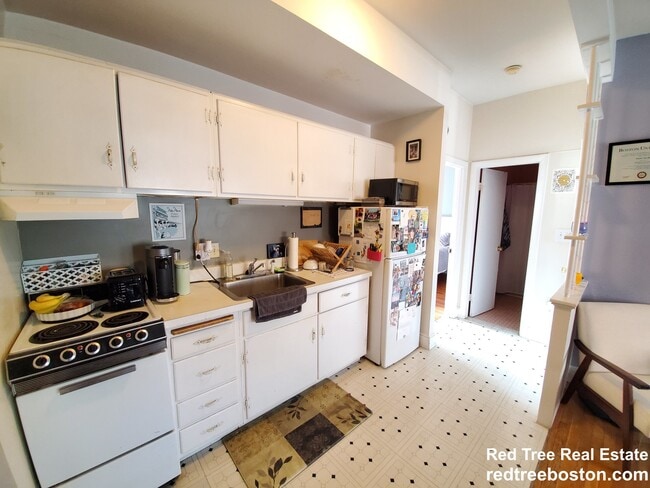 Building Photo - 202 Saint Paul St Unit 12