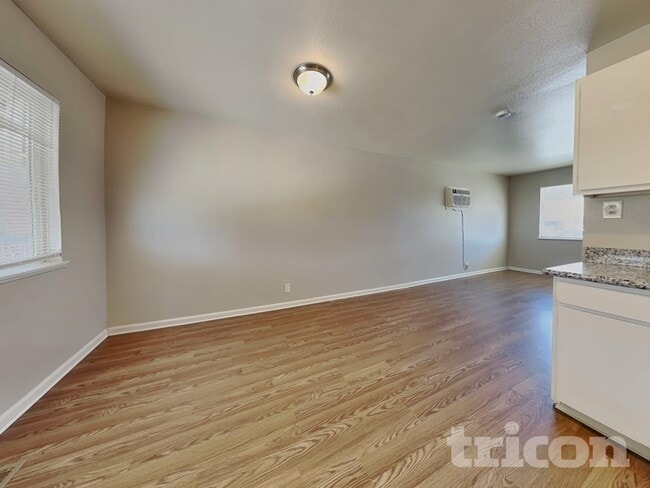 Photo - 1001 Akard Dr